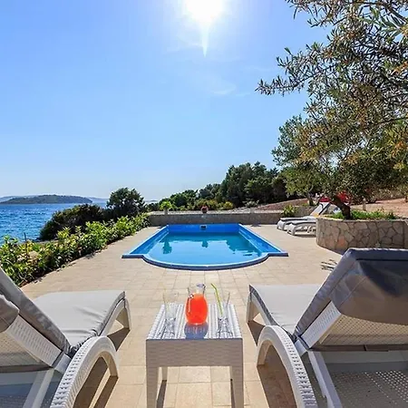 Luxury Beachfront Dalmatino With Private Pool Right At The In Okrug Gornji - Ciovo Willa *