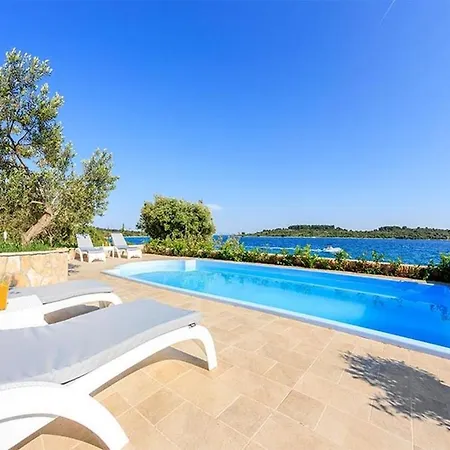 Willa Luxury Beachfront Dalmatino With Private Pool Right At The In Okrug Gornji - Ciovo Trogir