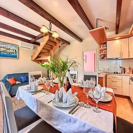 Willa Luxury Beachfront Dalmatino With Private Pool Right At The In Okrug Gornji - Ciovo