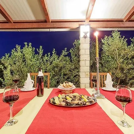 Luxury Beachfront Dalmatino With Private Pool Right At The In Okrug Gornji - Ciovo Willa Trogir