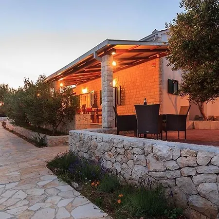 Willa Luxury Beachfront Dalmatino With Private Pool Right At The In Okrug Gornji - Ciovo