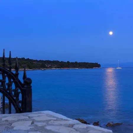 Luxury Beachfront Dalmatino With Private Pool Right At The In Okrug Gornji - Ciovo * Trogir