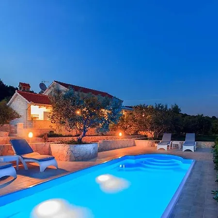 Villa Luxury Beachfront Dalmatino: Private Pool Retreat In *