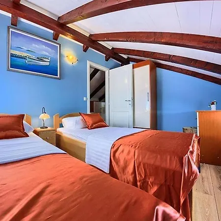 Luxury Beachfront Dalmatino: Private Pool Retreat In * Trogir