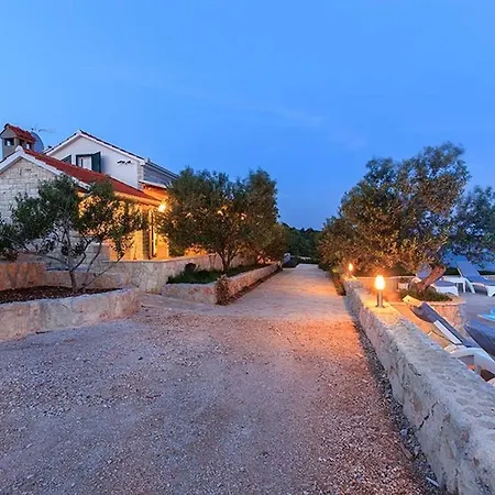 Luxury Beachfront Dalmatino: Private Pool Retreat In * Trogir
